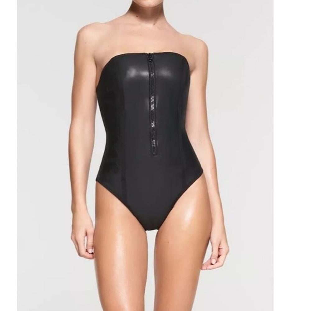 Skims Rubberized Scuba Swim Strapless One Piece Swimsuit • M •
